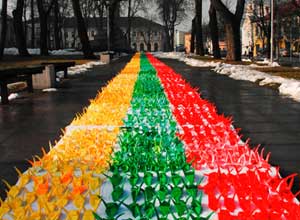 Lietuvos trispalvė šalyje pražysta įvairiais pavidalais